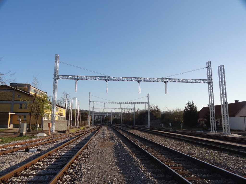 Železniška postaja Logatec